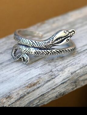 🐍 Vintage Sterling Snake Toe Ring